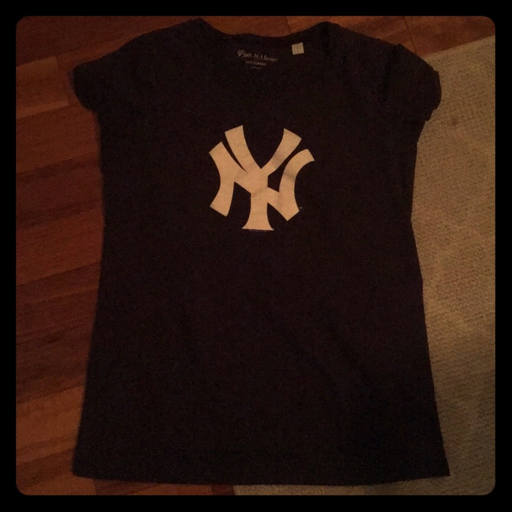 MATERNITY blue Yankees t shirt